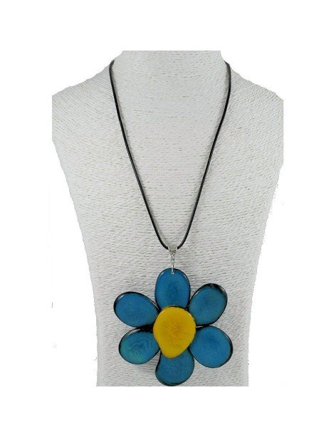 Pendentif Fleur en tagua Pendentif Fleur en tagua
