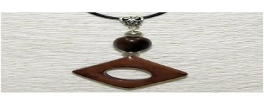 Pendentif design tagua teintée marron