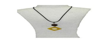 Pendentif design tagua teintée jaune