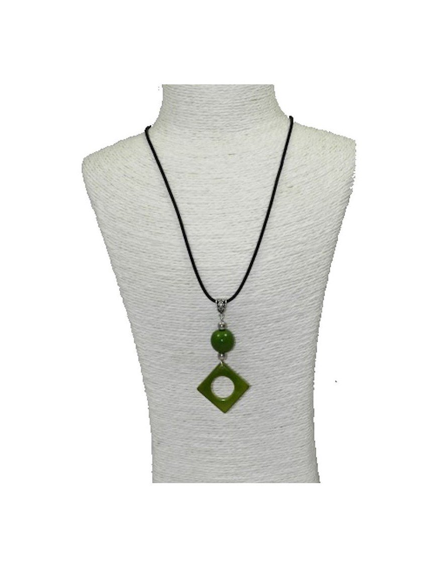 Pendentif design tagua teintée vert