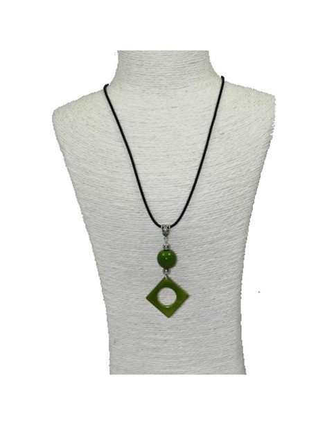 Pendentif design tagua teintée vert Pendentif design tagua teintée vert