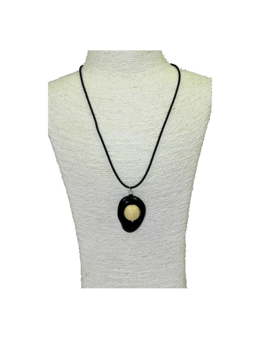 Pendentif tagua teintée 