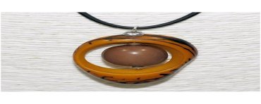 Pendentif tagua teintée 