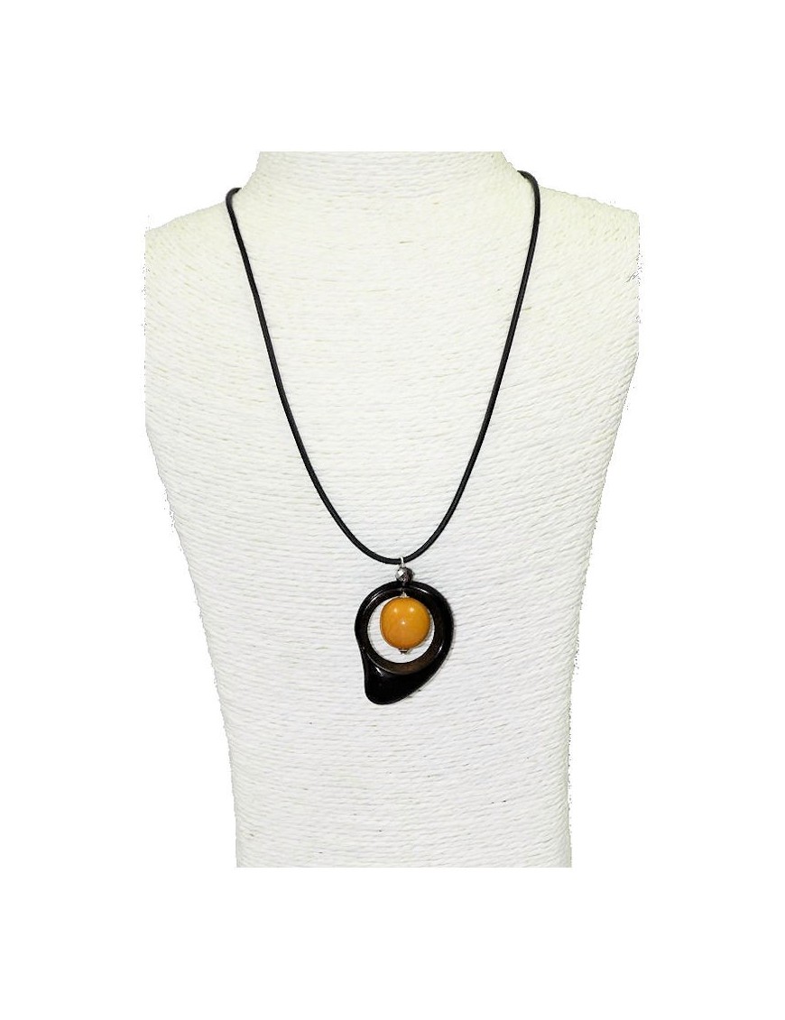 Pendentif tagua teintée 