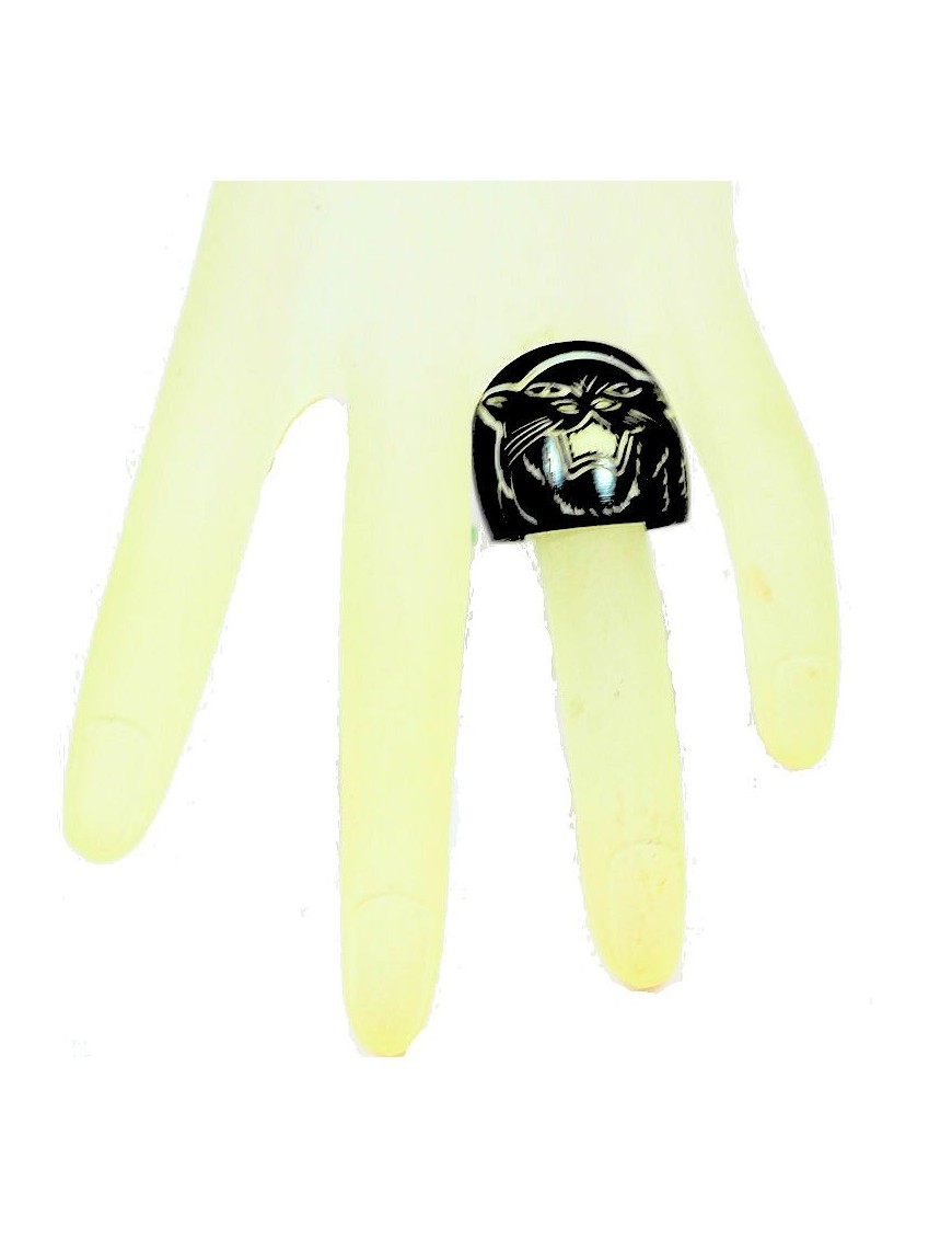 Gravure laser d'une panthère sur bague en tagua