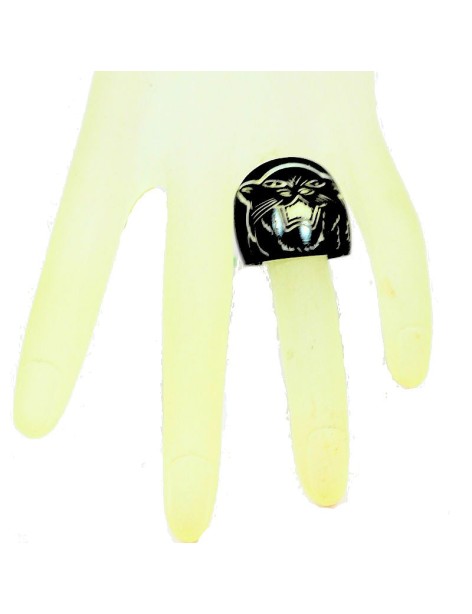 Gravure laser d'une panthère sur bague en tagua Gravure laser d'une panthère sur bague en tagua
