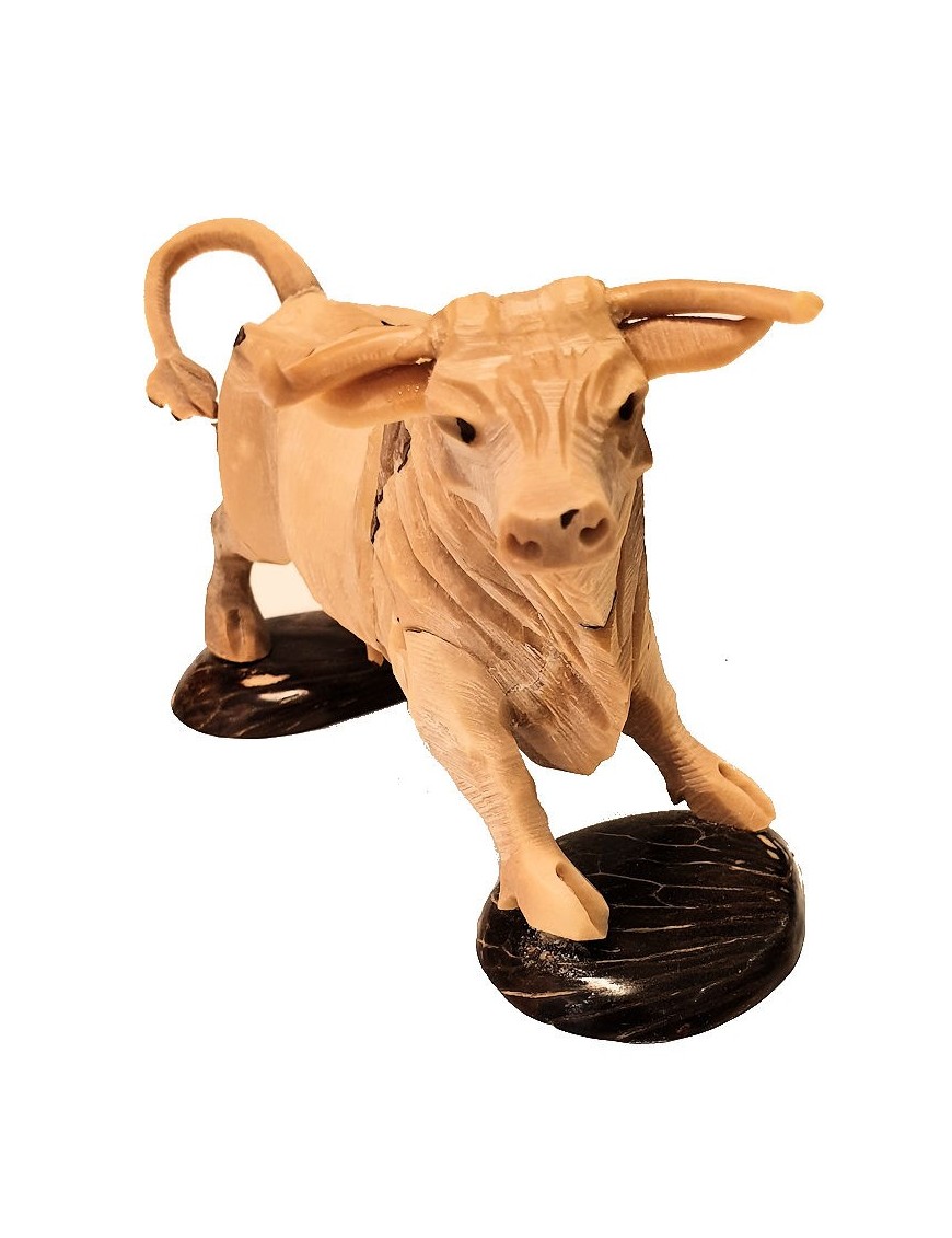 Taureau taillé dans la graine de tagua 