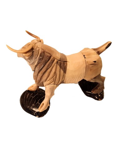 Taureau taillé dans la graine de tagua 