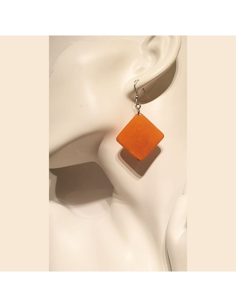 Boucles d'oreilles carrées en ivoire végétal teinté en ORANGE Boucles d'oreilles carrées en ivoire végétal teinté en ORANGE