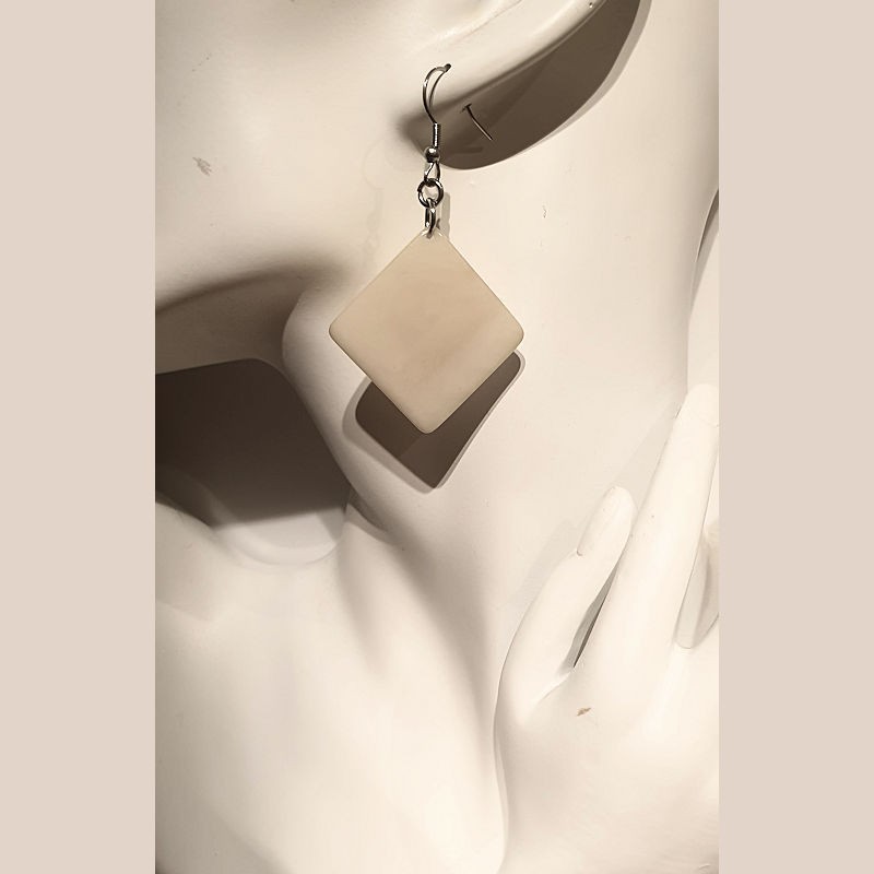 Boucles d'oreilles carrées en ivoire végétal couleur naturel