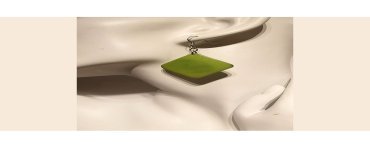 Boucles d'oreilles carrées en ivoire végétal teinté en VERT