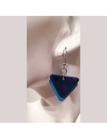 Boucles d’oreilles doubles triangles en ivoire végétal teintées en BLEU