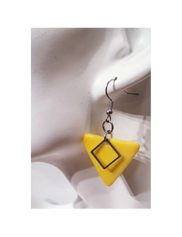 Boucles d'oreilles triangles en ivoire végétal teintées en JAUNE