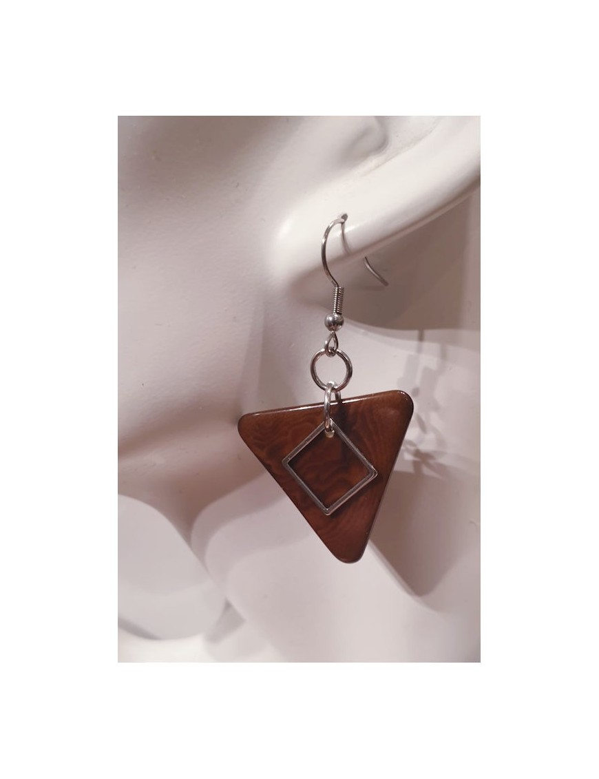 Boucles d'oreilles triangles en ivoire végétal teintées en MARRON