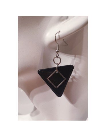 Boucles d'oreilles triangles en ivoire végétal teintées en NOIR