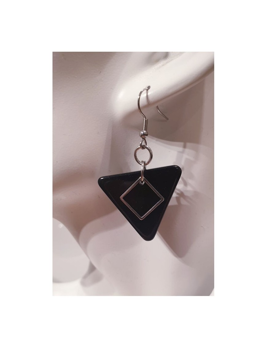 Boucles d'oreilles triangles en ivoire végétal teintées en NOIR