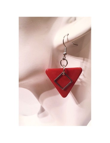 Boucles d'oreilles triangles en ivoire végétal teintées en ROUGE