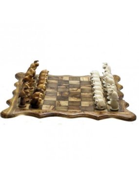 ENSEMBLE TABLE EN BOIS D'OLIVIER, ET JEUX D'ECHECS ANIMAUX MARINS EN TAGUA OU IVOIRE VEGETAL