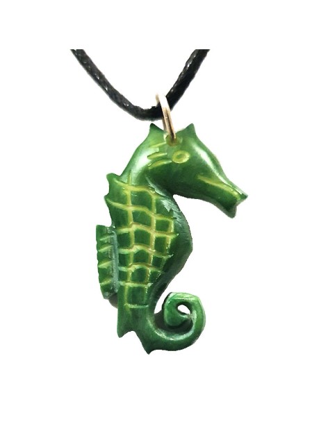 Pendentif Hippocampe teinté en tagua ou ivoire végétal Les graines sont appelées aussi ivoire végétal ou corozo.