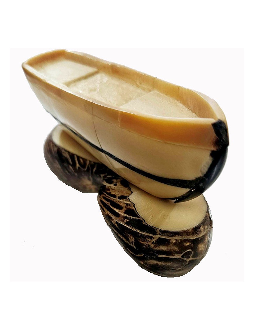 Barque La saintoise en tagua , corozo ou ivoire végétal