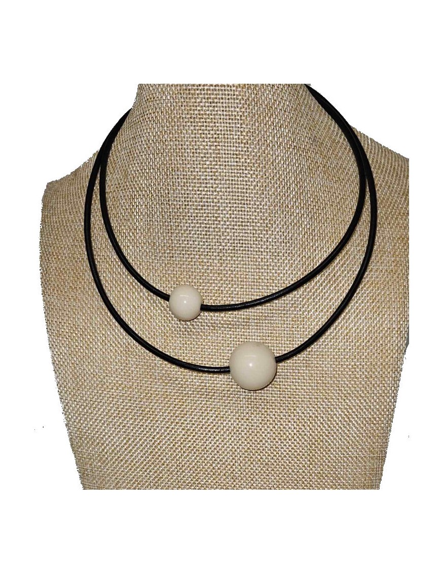 Collier "double perle" en tagua appelée aussi ivoire végétal