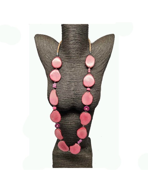 Sautoir avec tranches et perles en ivoire végétal couleur teinté Sautoir avec tranches et perles en ivoire végétal couleur teinté