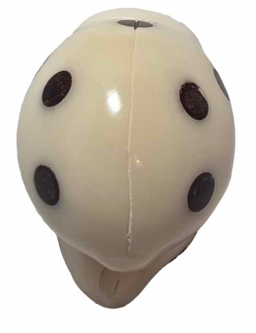 Coccinelle taillée dans la graine de tagua (ivoire végétal ou corozo).