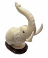 Eléphant taillé dans la graine de tagua