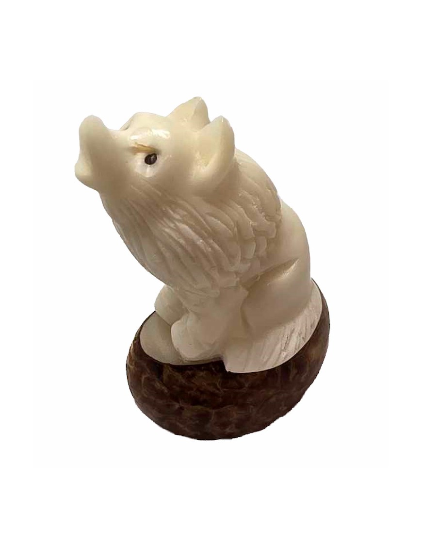Loup taillé dans la graine de tagua  (ivoire végétal ou corozo)