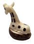 Girafe taillée dans la graine de tagua (ivoire végétal ou corozo)