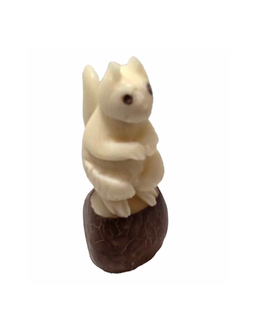 Ecureuil de collection taillé dans la graine de tagua