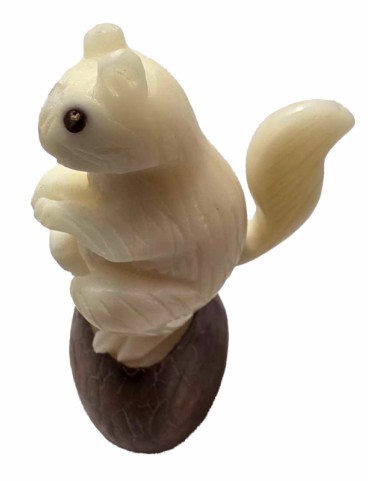 Ecureuil de collection taillé dans la graine de tagua