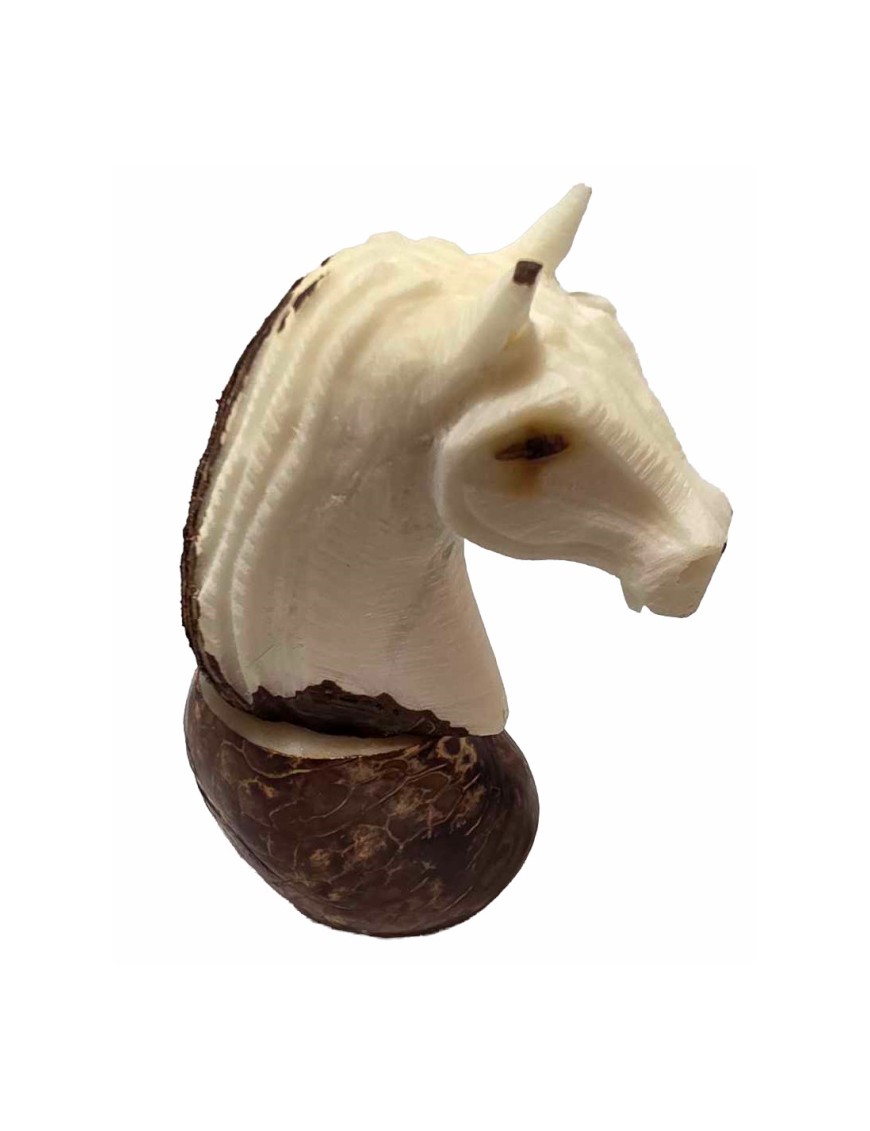 Tête de cheval taillée dans la graine de tagua (ivoire végétal ou corozo)