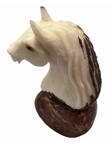 Tête de cheval taillée dans la graine de tagua (ivoire végétal ou corozo)
