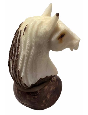 Tête de cheval taillée dans la graine de tagua (ivoire végétal ou corozo)
