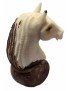 Tête de cheval taillée dans la graine de tagua (ivoire végétal ou corozo)