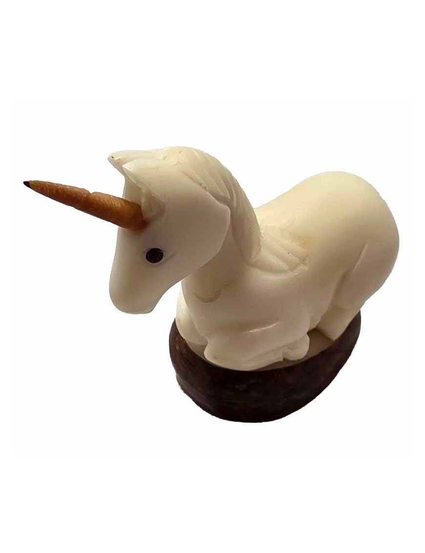Licorne taillée dans la graine de tagua appelée aussi ivoire végétal