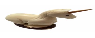 Licorne taillée dans la graine de tagua appelée aussi ivoire végétal