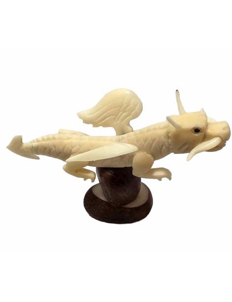 Dragon taillée dans la graine de tagua appelée aussi ivoire végétal Dragon taillée dans la graine de tagua appelée aussi ivoire végétal