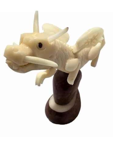 Dragon taillée dans la graine de tagua appelée aussi ivoire végétal