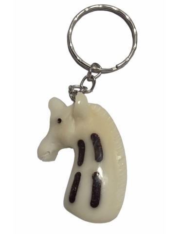 Cette petite Girafe taillée dans la graine de tagua ou ivoire végétal