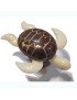 Tortue de mer taillée dans la graine de tagua (ivoire végétal ou corozo).