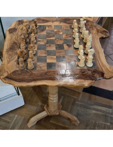Echiquier en bois d'olivier avec 2 tiroirs pour le rangement.