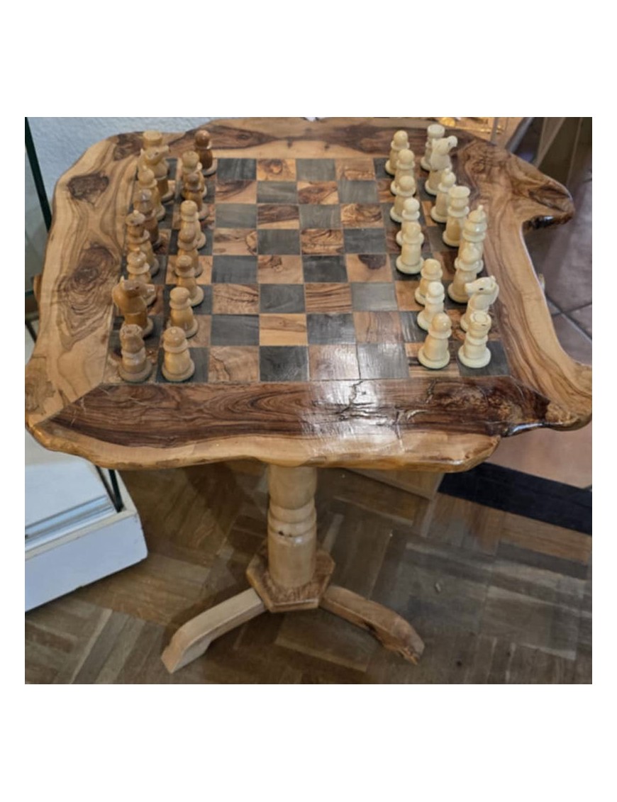 Echiquier en bois d'olivier avec 2 tiroirs pour le rangement.