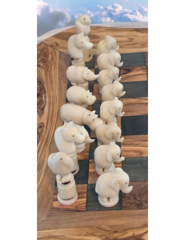 JEU D'ÉCHECS EN TAGUA OU IVOIRE VÉGÉTAL ANIMAUX D'AFRIQUE