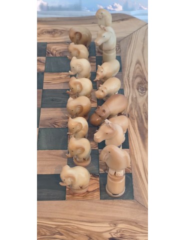 JEU D'ÉCHECS EN TAGUA OU IVOIRE VÉGÉTAL ANIMAUX D'AFRIQUE