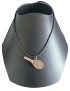 Pendentif raquette de tennis en tagua – 44×17×5 mm, 6 g