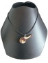 Pendentif raquette de tennis en tagua – 44×17×5 mm, 6 g