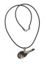 Pendentif raquette de tennis en tagua – 44×17×5 mm, 6 g