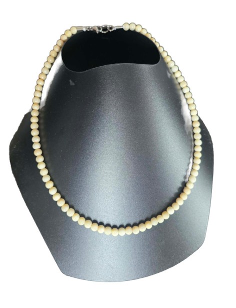 Collier ivoire végétal en tagua – 84 perles, 44 cm